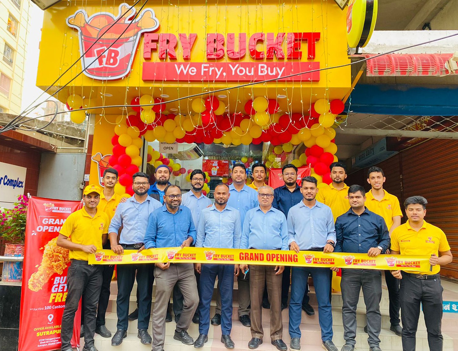 রাজধানীর সূত্রাপুরে ‘ফ্রাই বাকেট’ এর নতুন শোরুম চালু